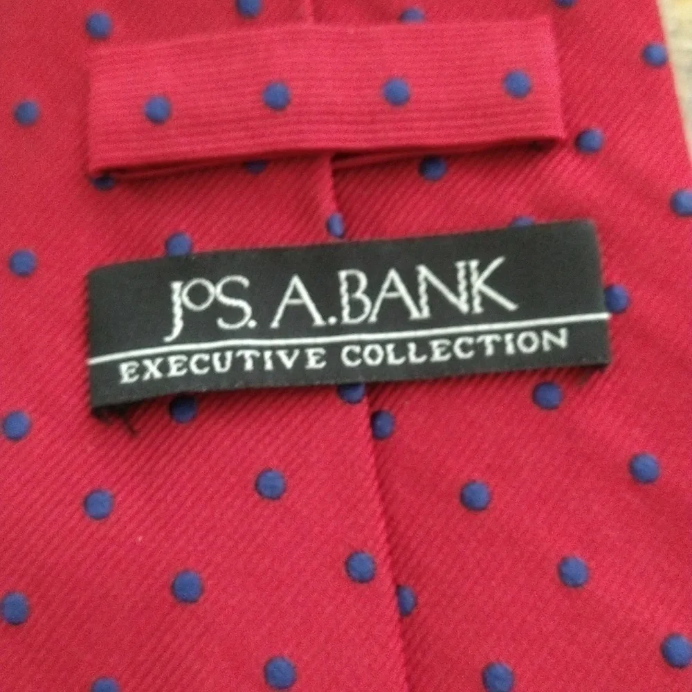 Jo's A Bank executive collection men's repp silk Navy and red dot tie luxury
